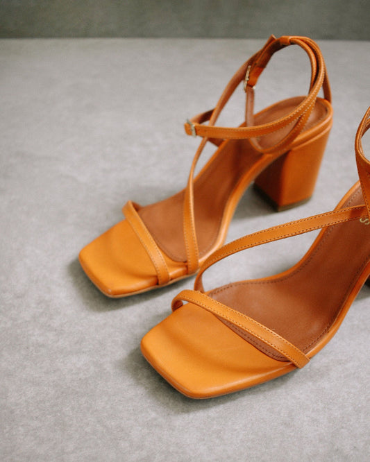 Sandali arancioni con tacco
